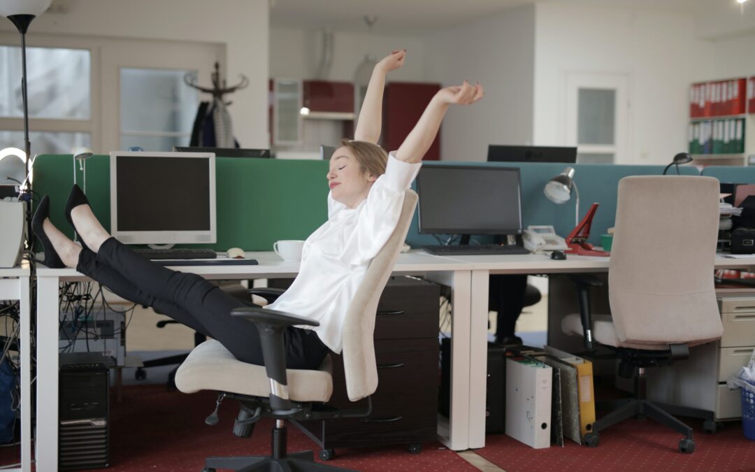 6 Tips To Unwind at the Office When You’re Stressed
