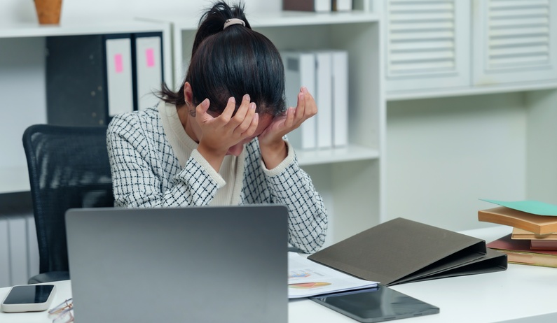 How To Balance Wedding Planning and Work Stress